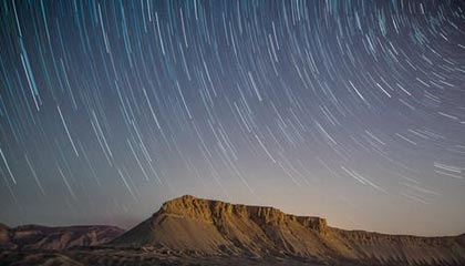 重逢的烟火：五年后，他们在派对上点燃旧情